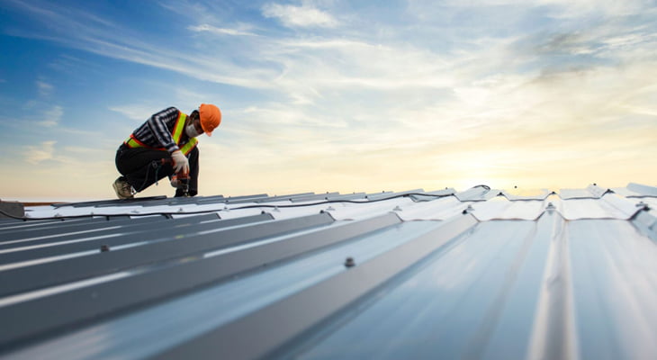 Factors-To-Consider-When-Planning-A-Commercial-Metal-Roof-Replacement